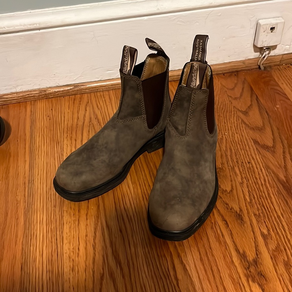 Blundstone Chelsea Boots #1306 Women’s Size 6